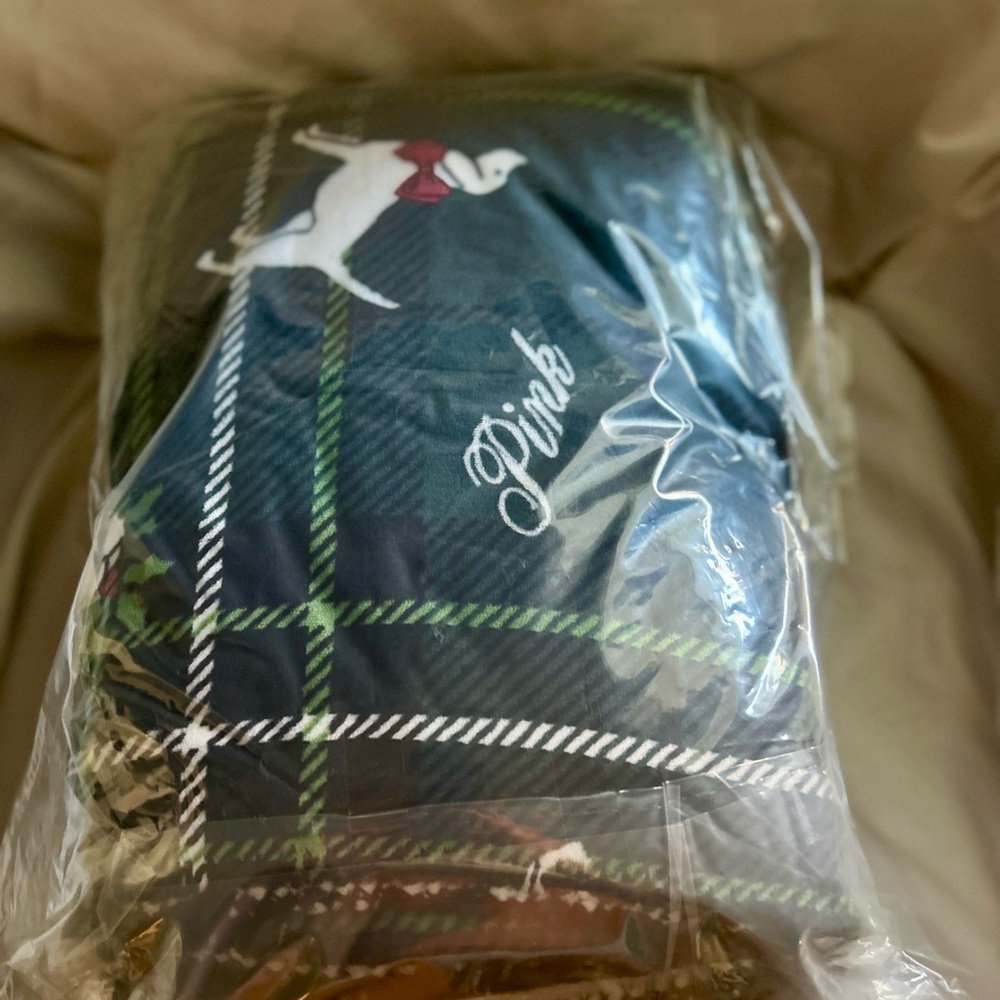Victoria's Secret Pink Sherpa Blanket Green Plaid Dog Puppy 60" x 50" NIP